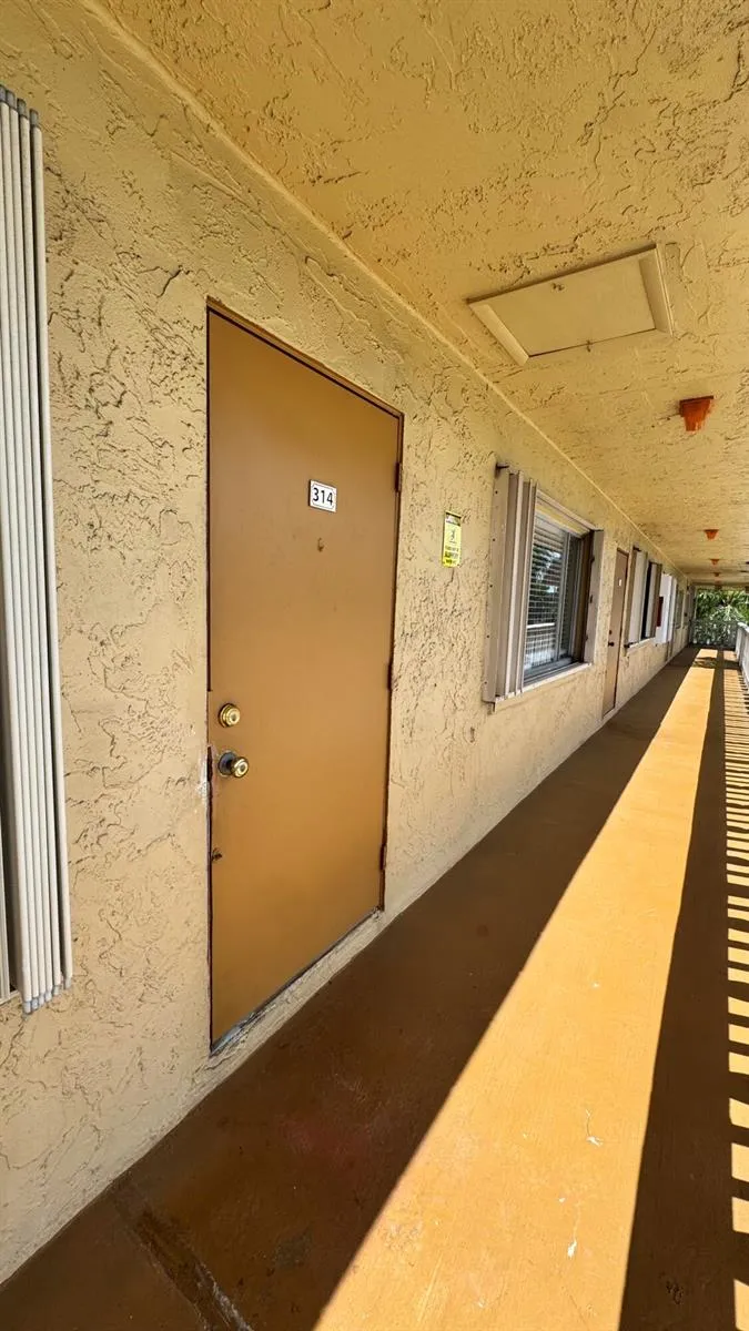 100 VILLAGE GREEN CIRCLE E #314 Palm Springs, FL 33461