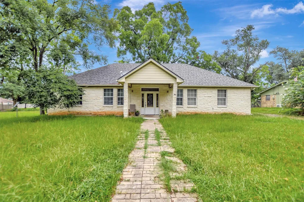 306 Heath Avenue Madisonville, TX 77864
