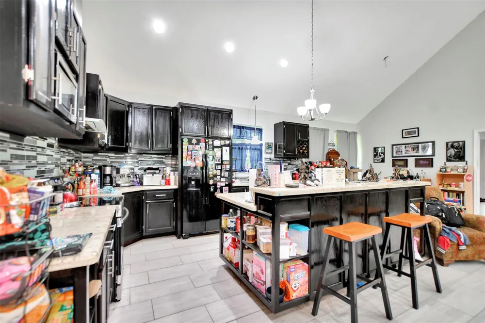 306 Heath Avenue Madisonville, TX 77864