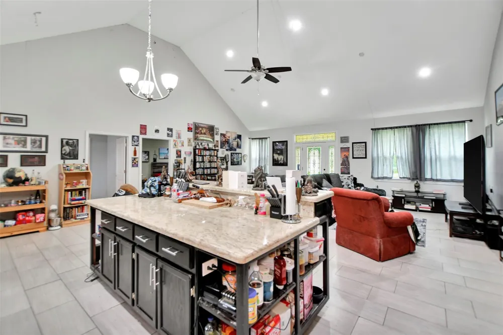 306 Heath Avenue Madisonville, TX 77864
