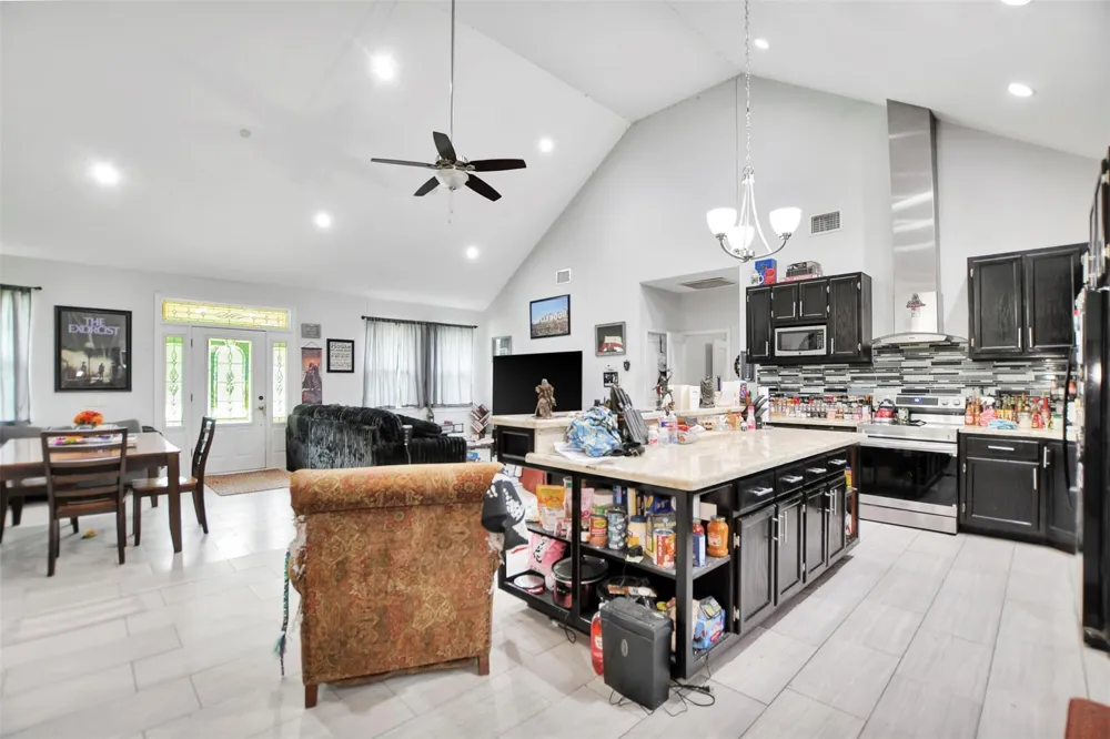 306 Heath Avenue Madisonville, TX 77864