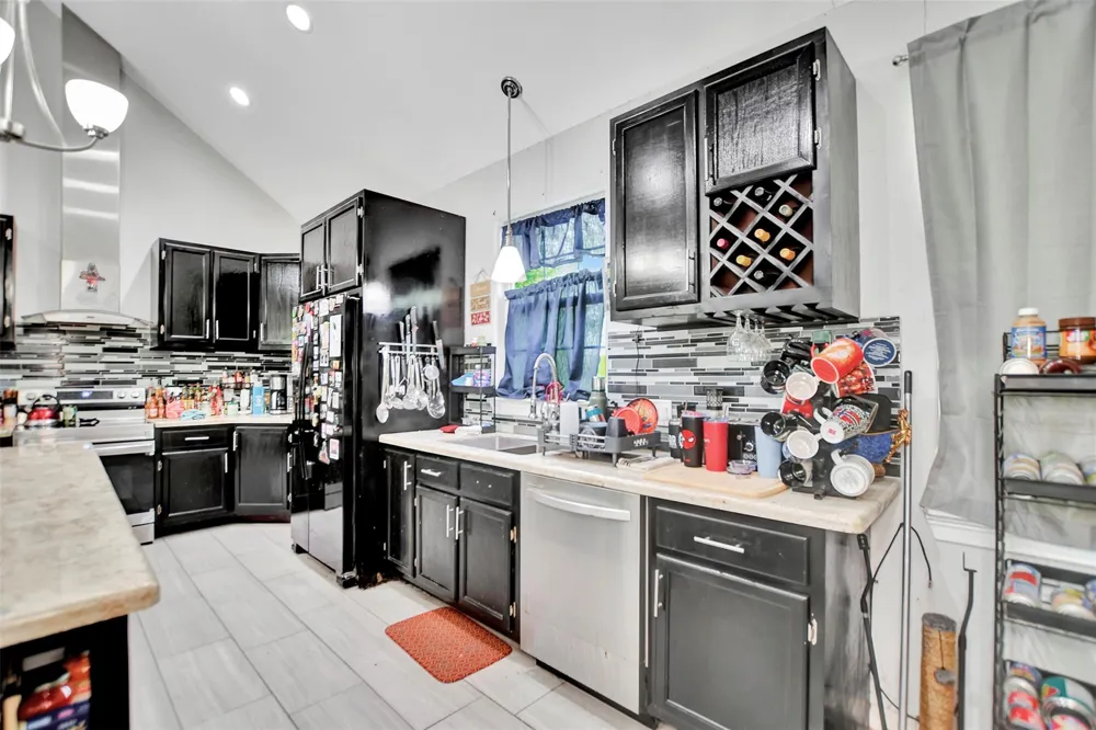 306 Heath Avenue Madisonville, TX 77864