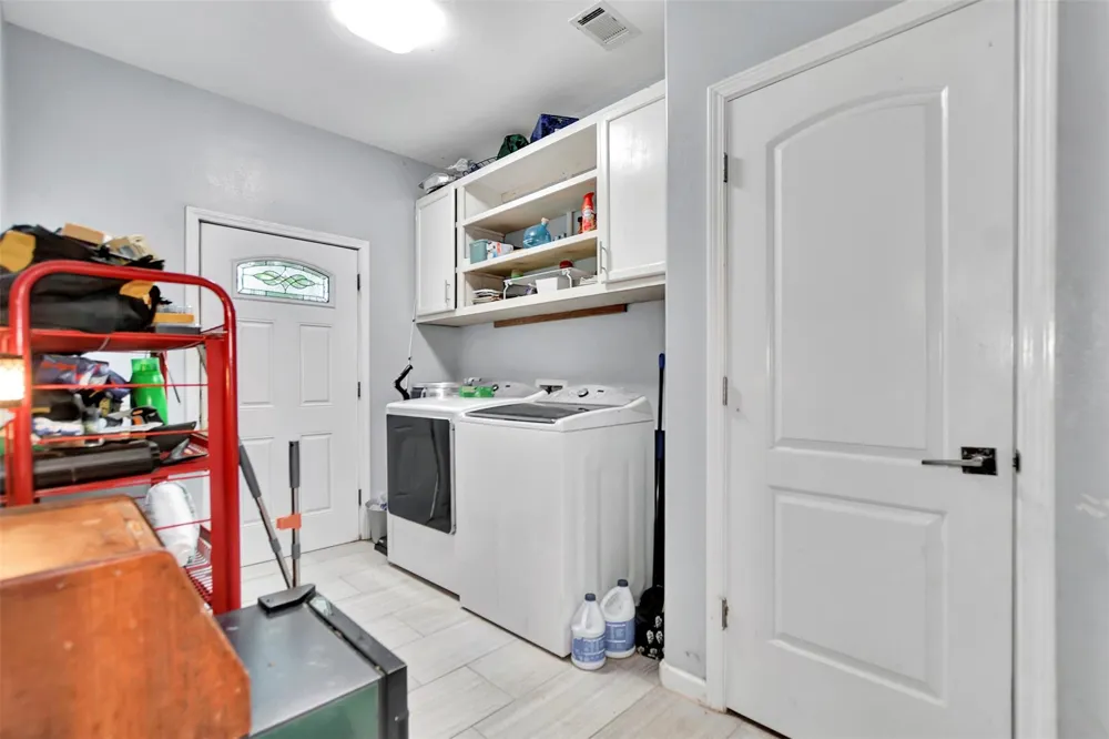 306 Heath Avenue Madisonville, TX 77864