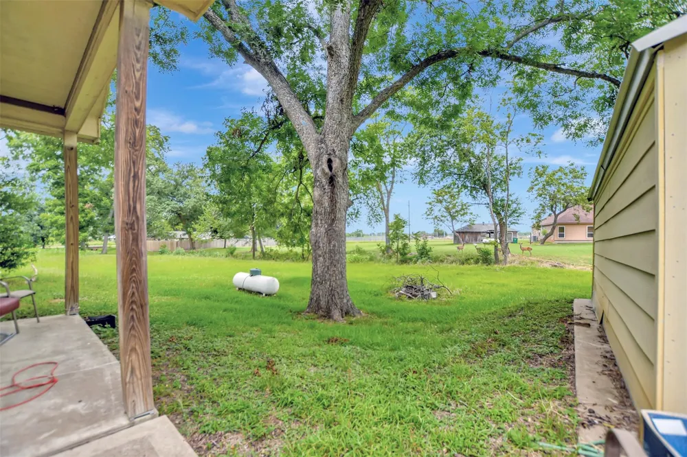 306 Heath Avenue Madisonville, TX 77864