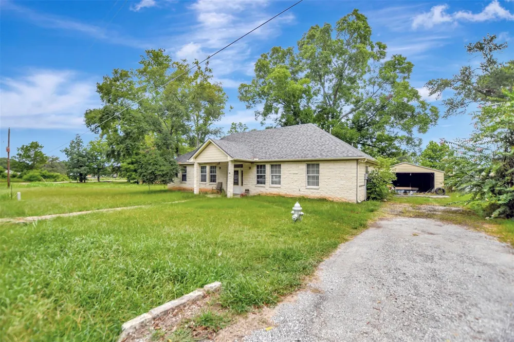 306 Heath Avenue Madisonville, TX 77864