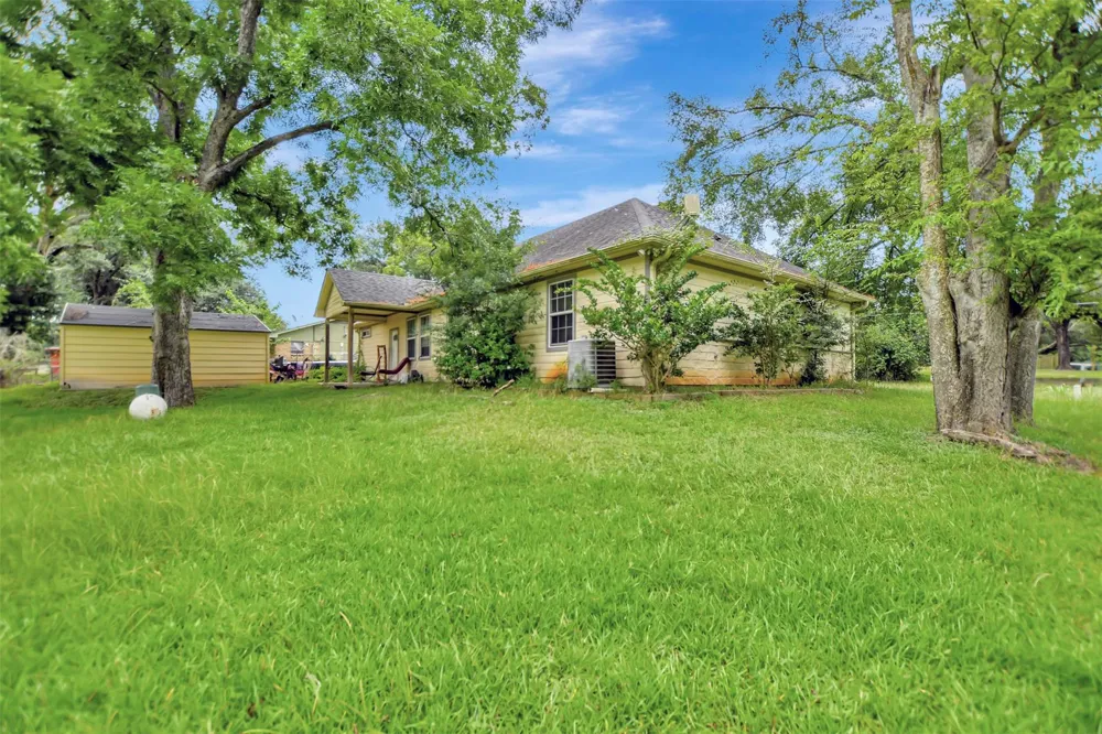 306 Heath Avenue Madisonville, TX 77864