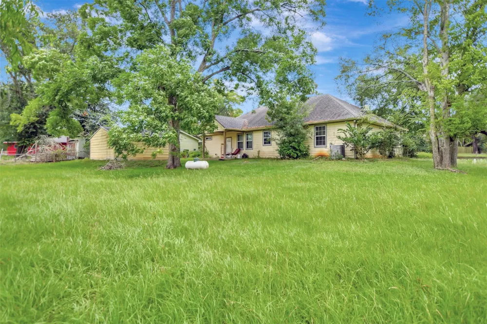 306 Heath Avenue Madisonville, TX 77864