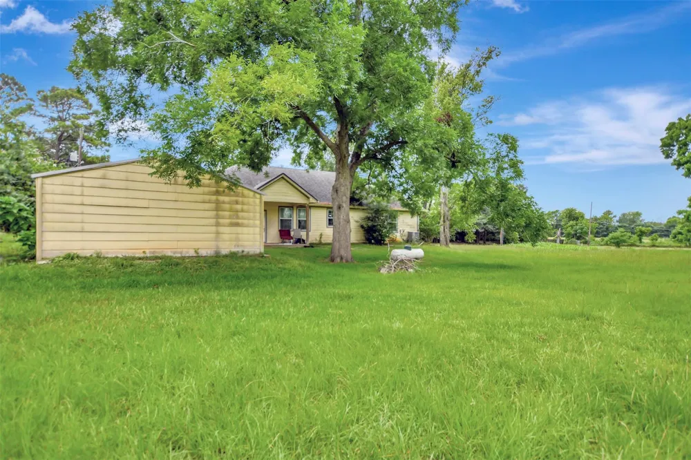 306 Heath Avenue Madisonville, TX 77864
