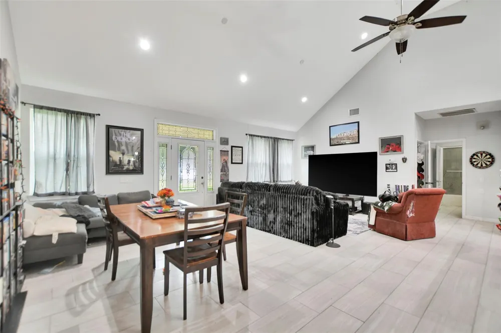306 Heath Avenue Madisonville, TX 77864
