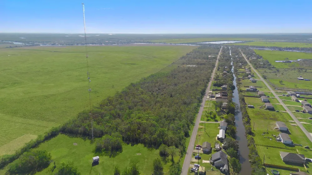 3 Sandpiper Rd/Cr 420 Angleton, TX 77515