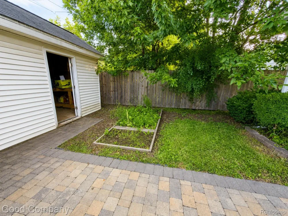 656 E Hudson Avenue Madison Heights City, MI 48071