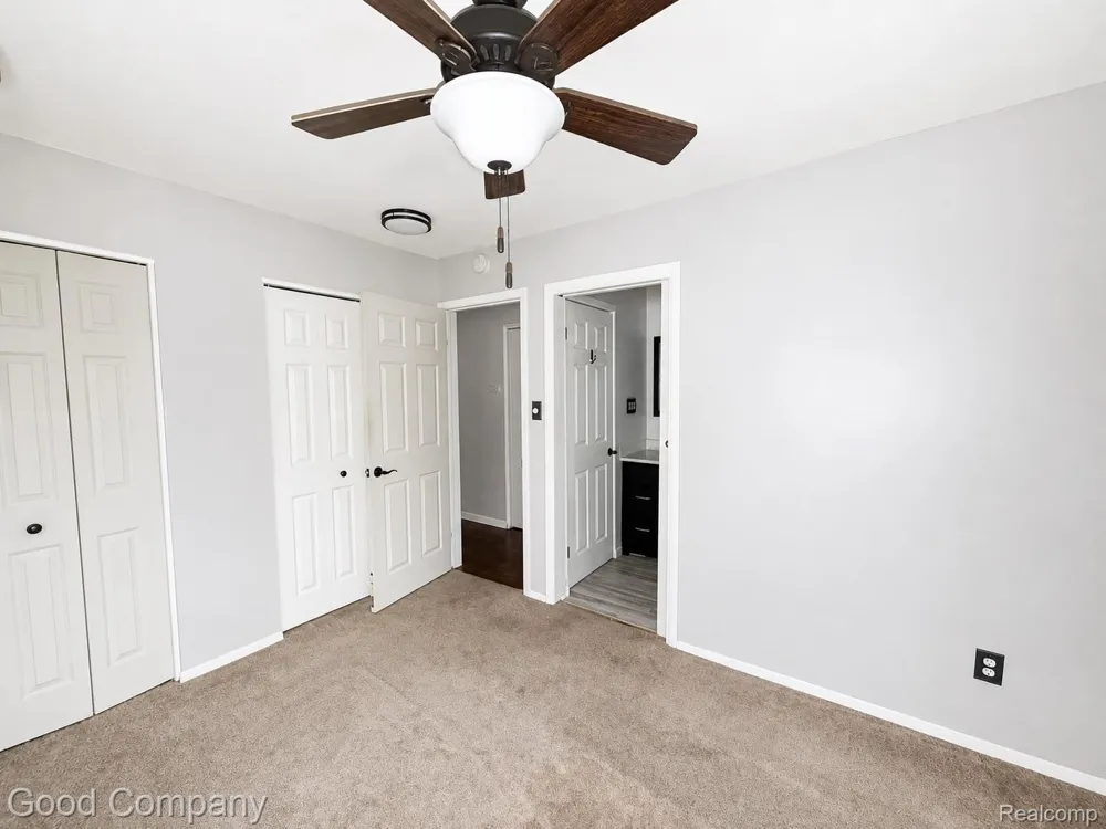656 E Hudson Avenue Madison Heights City, MI 48071