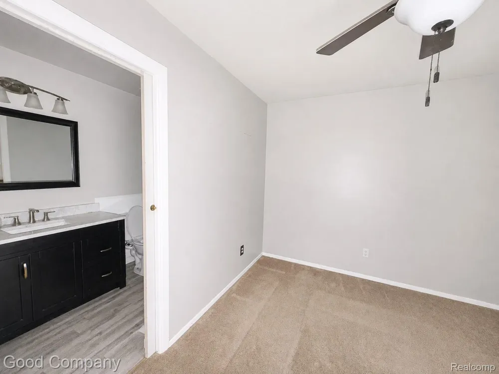 656 E Hudson Avenue Madison Heights City, MI 48071