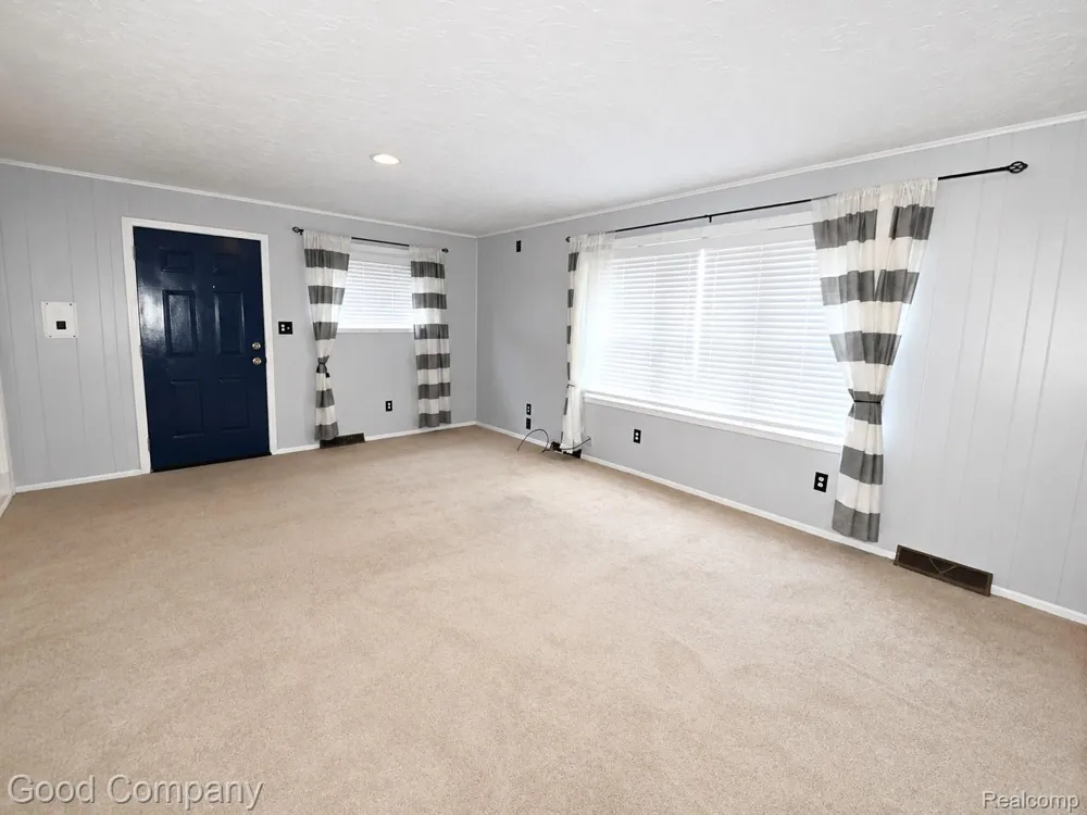 656 E Hudson Avenue Madison Heights City, MI 48071