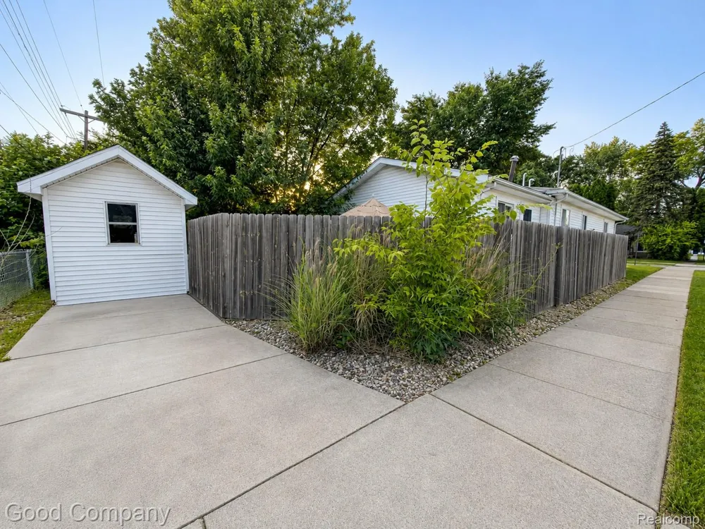 656 E Hudson Avenue Madison Heights City, MI 48071