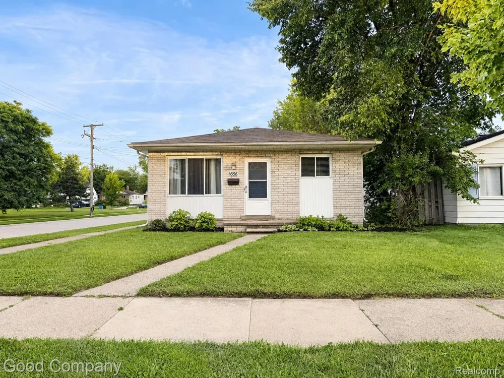 656 E Hudson Avenue Madison Heights City, MI 48071