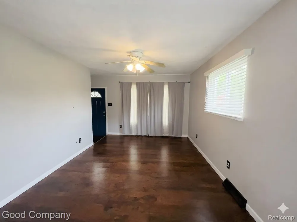 656 E Hudson Avenue Madison Heights City, MI 48071