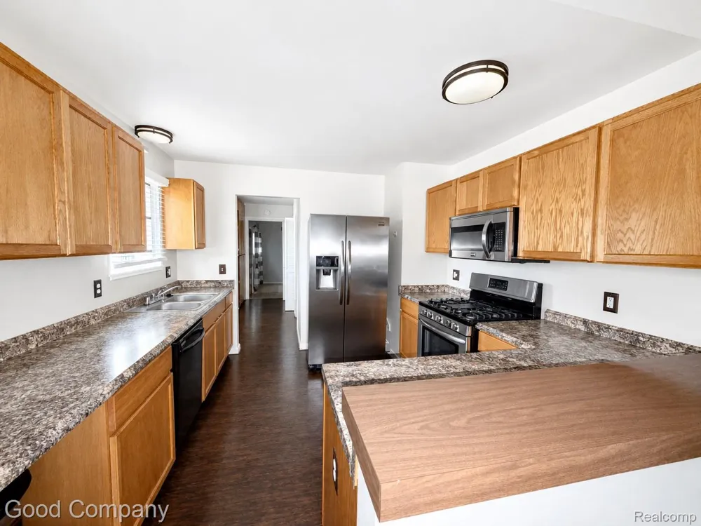 656 E Hudson Avenue Madison Heights City, MI 48071