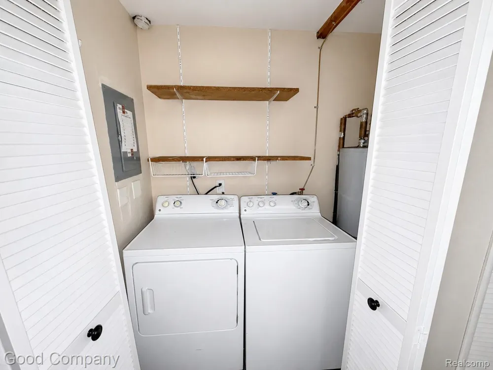 656 E Hudson Avenue Madison Heights City, MI 48071