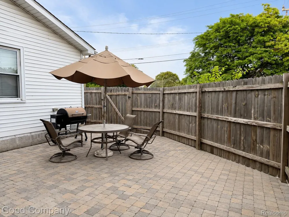 656 E Hudson Avenue Madison Heights City, MI 48071