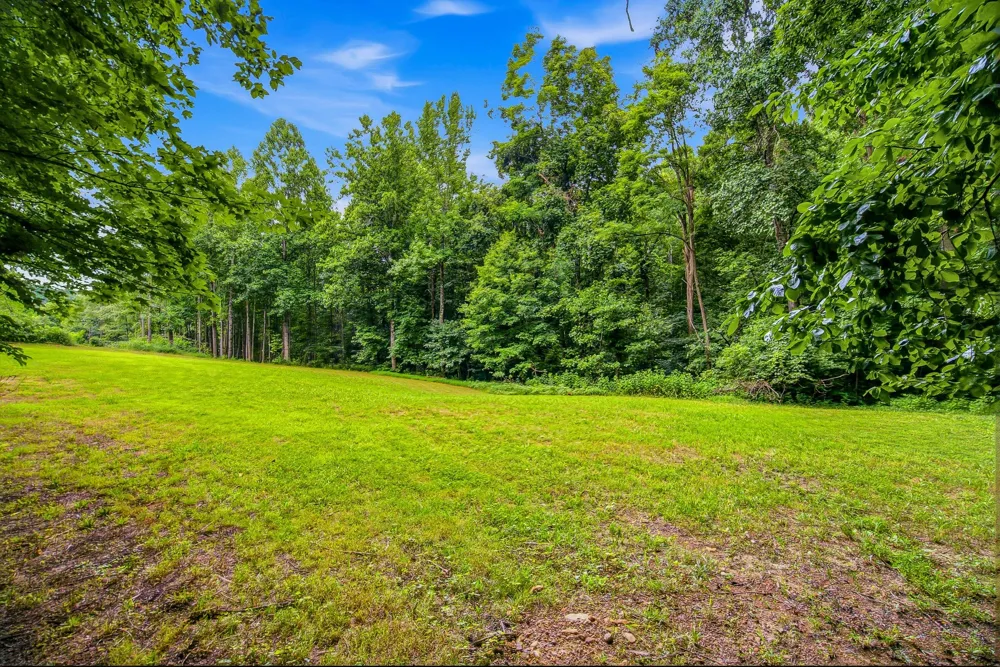 189 Bud Pvt Ln Cottontown, TN 37048