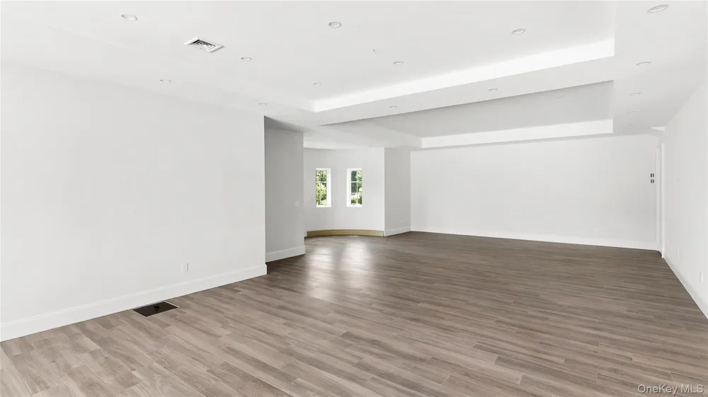 4 Shepherds Lane Sands Point, NY 11050