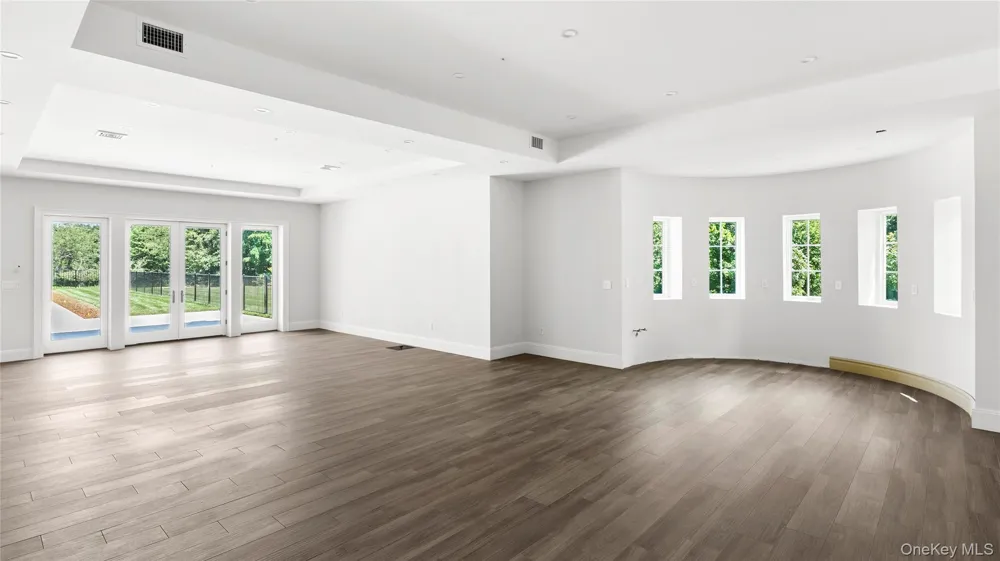 4 Shepherds Lane Sands Point, NY 11050