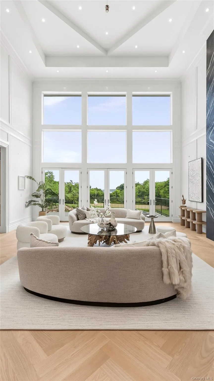 4 Shepherds Lane Sands Point, NY 11050