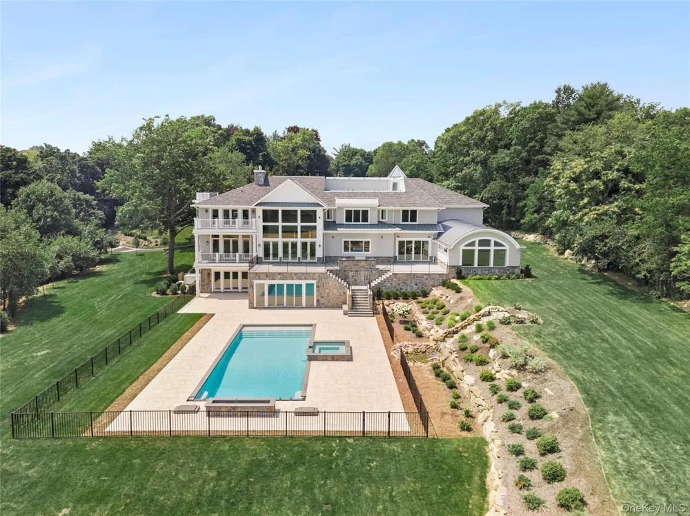 4 Shepherds Lane Sands Point, NY 11050