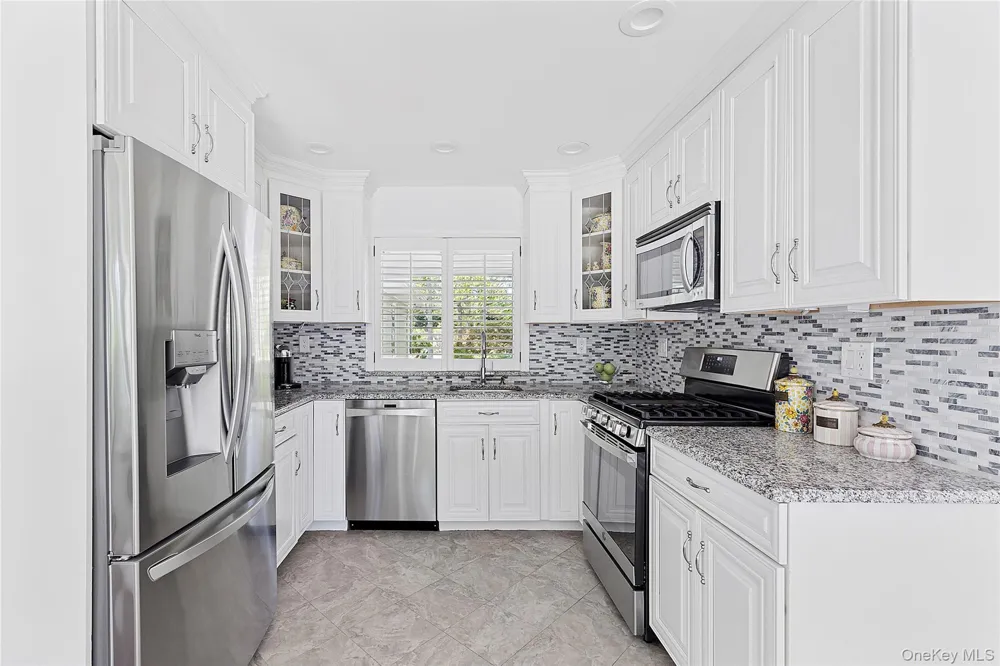 54 Dix Woods Drive Melville, NY 11747