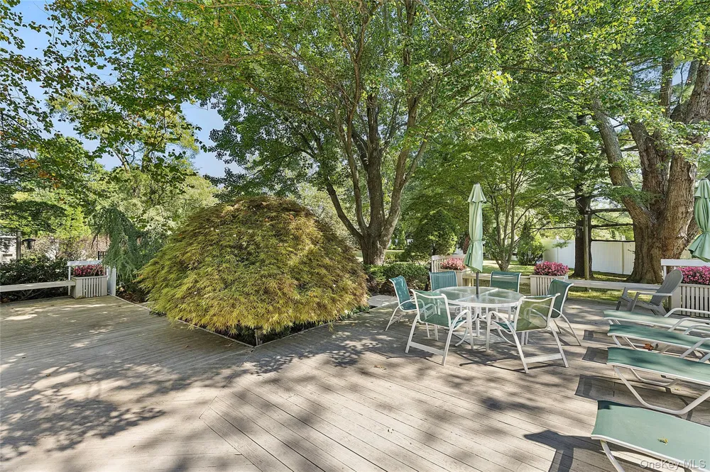 54 Dix Woods Drive Melville, NY 11747