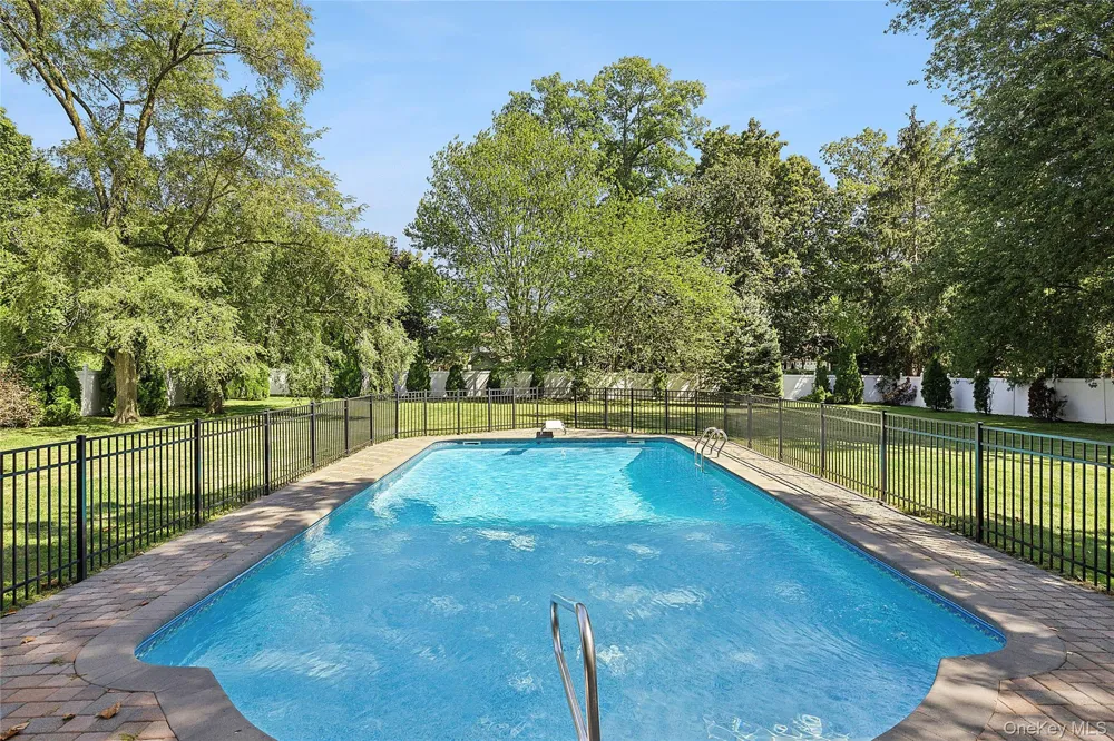 54 Dix Woods Drive Melville, NY 11747