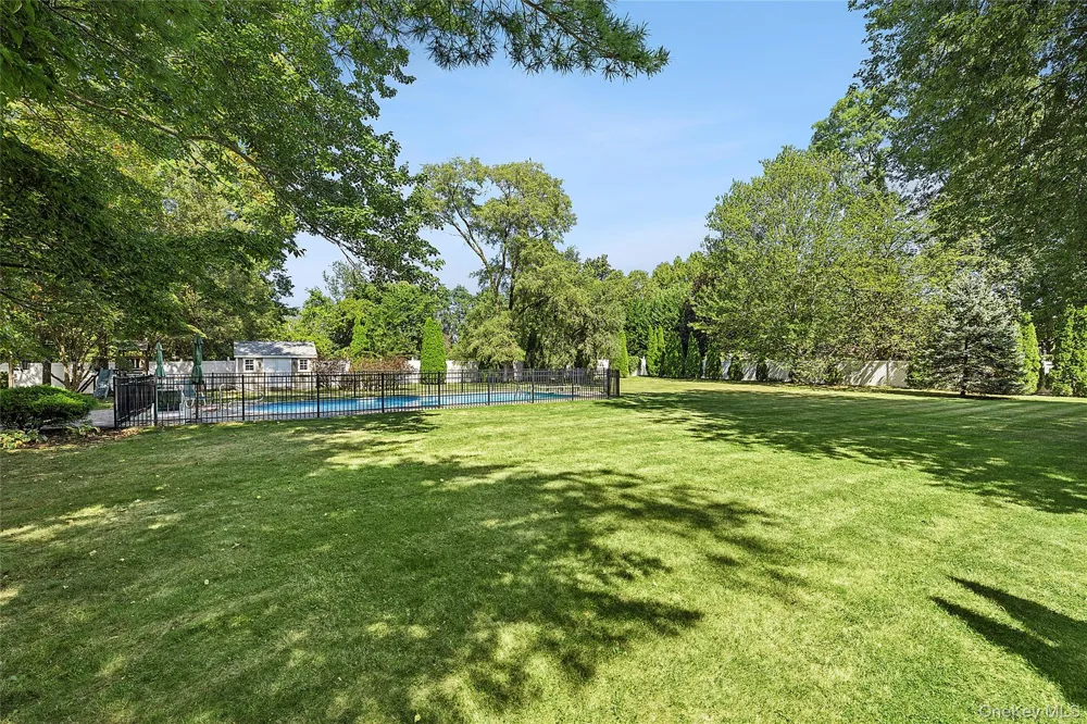 54 Dix Woods Drive Melville, NY 11747