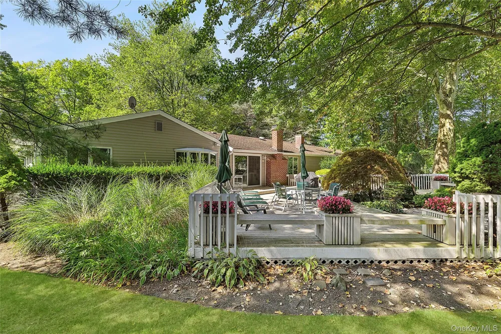 54 Dix Woods Drive Melville, NY 11747