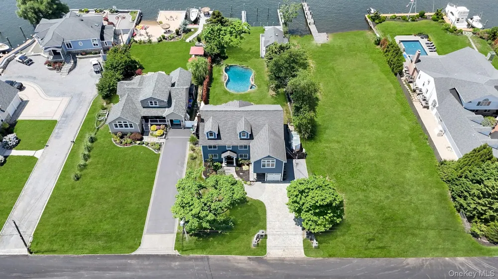 230 W Islip Road West Islip, NY 11795