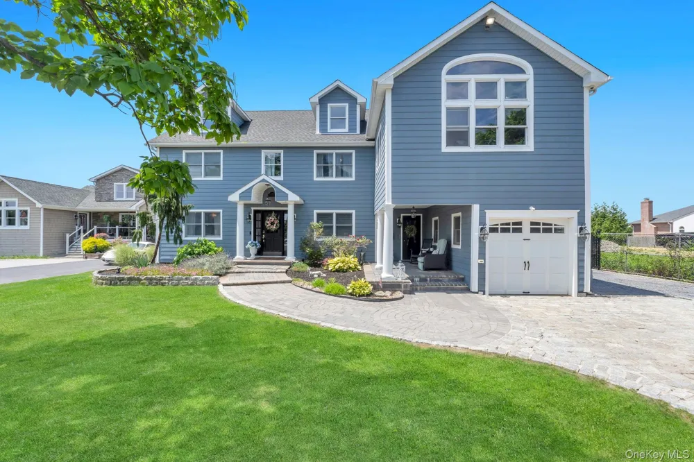 230 W Islip Road West Islip, NY 11795