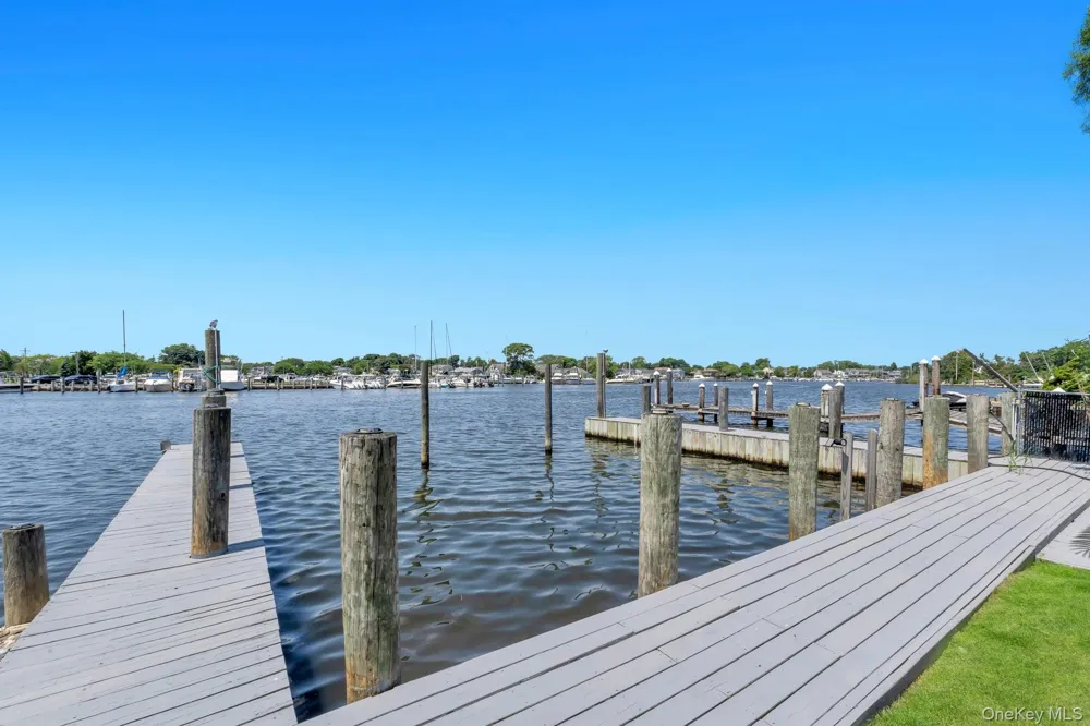 230 W Islip Road West Islip, NY 11795