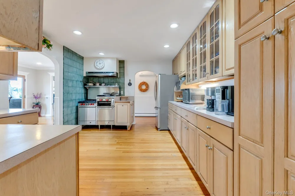 230 W Islip Road West Islip, NY 11795
