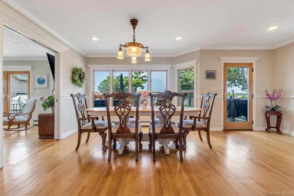 230 W Islip Road West Islip, NY 11795