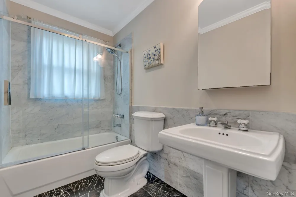 230 W Islip Road West Islip, NY 11795