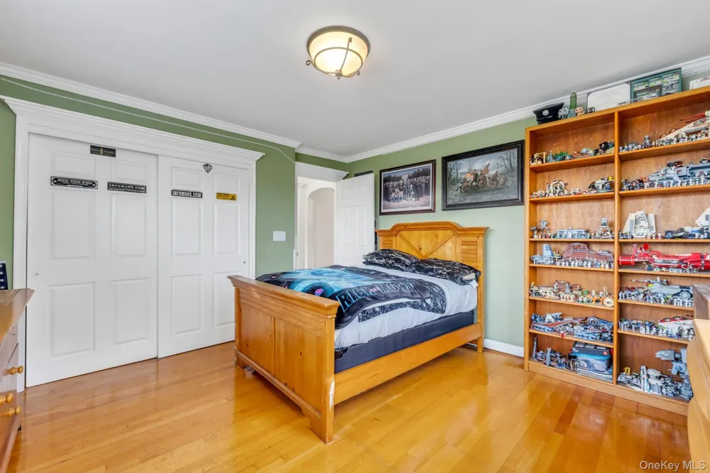 230 W Islip Road West Islip, NY 11795