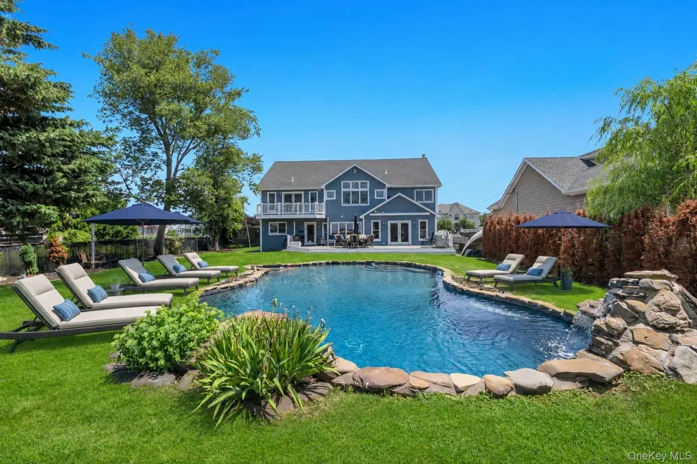 230 W Islip Road West Islip, NY 11795