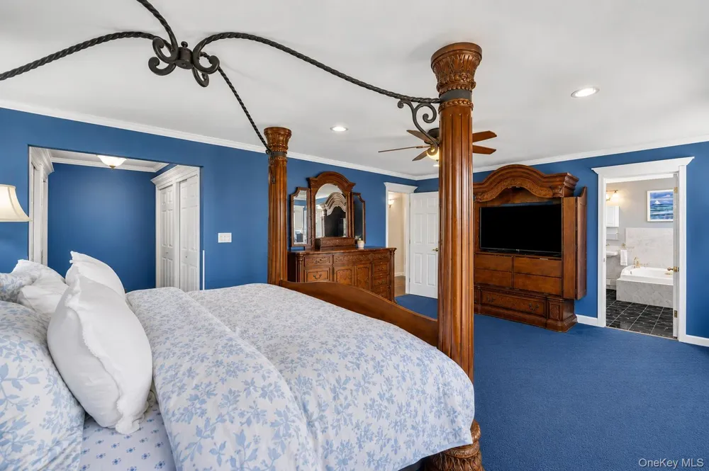 230 W Islip Road West Islip, NY 11795