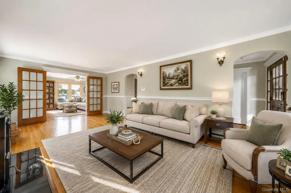 230 W Islip Road West Islip, NY 11795