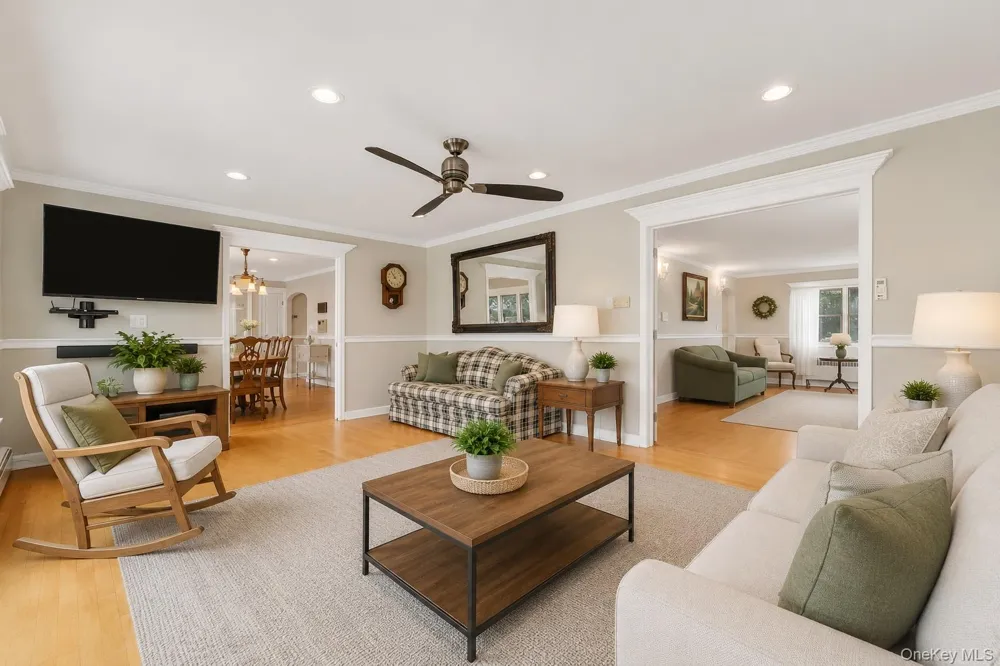 230 W Islip Road West Islip, NY 11795