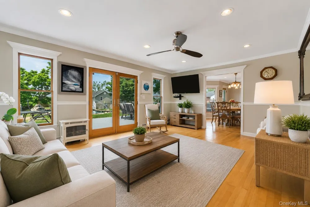230 W Islip Road West Islip, NY 11795