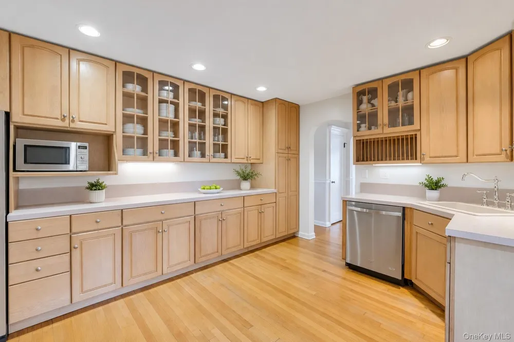 230 W Islip Road West Islip, NY 11795