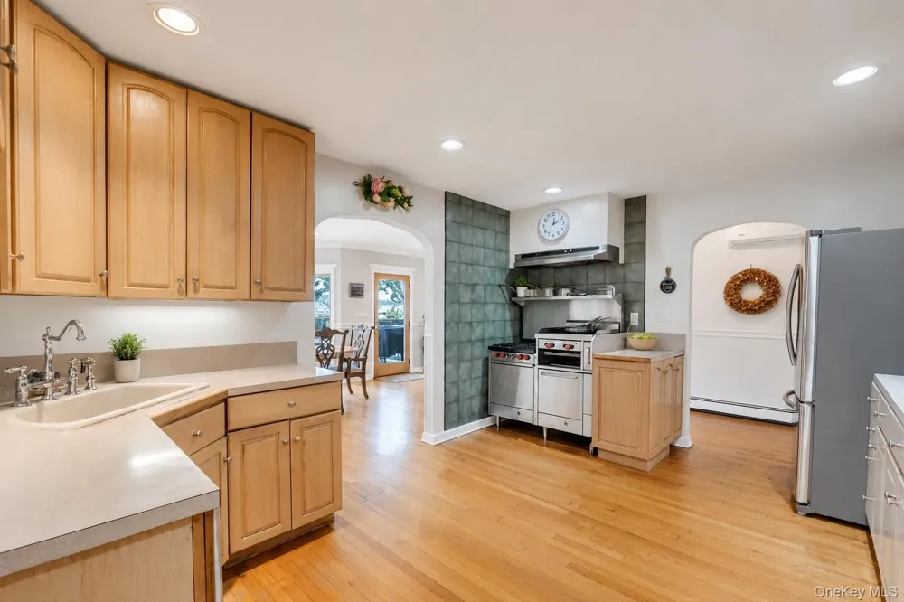 230 W Islip Road West Islip, NY 11795