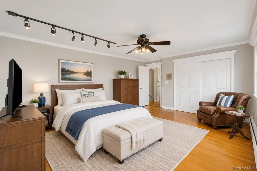 230 W Islip Road West Islip, NY 11795