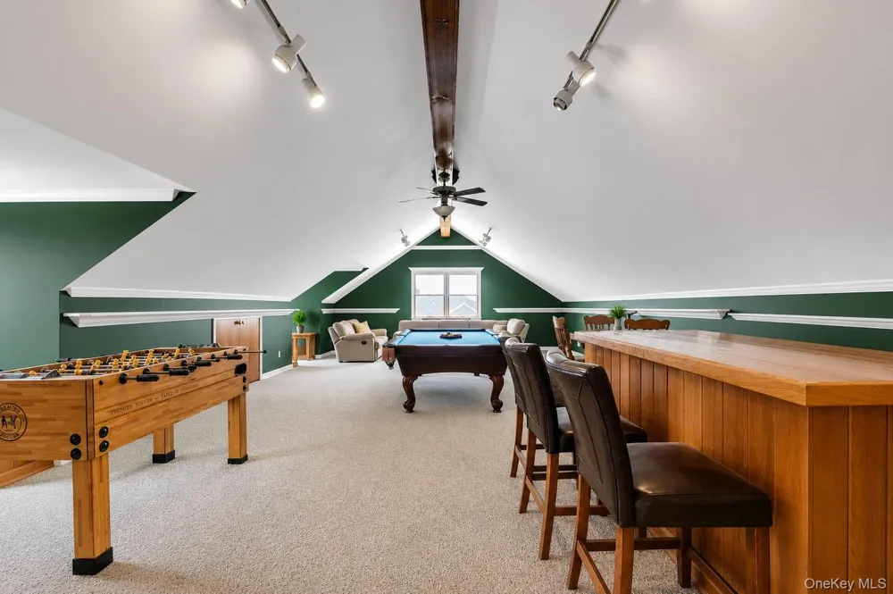 230 W Islip Road West Islip, NY 11795
